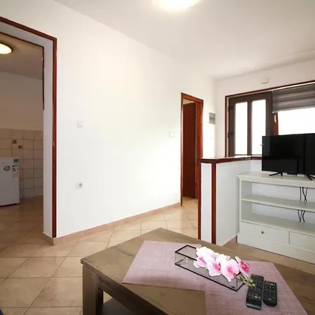 Апартаменты Ferienwohnung In Mit Grill, Terrasse Und Garten *